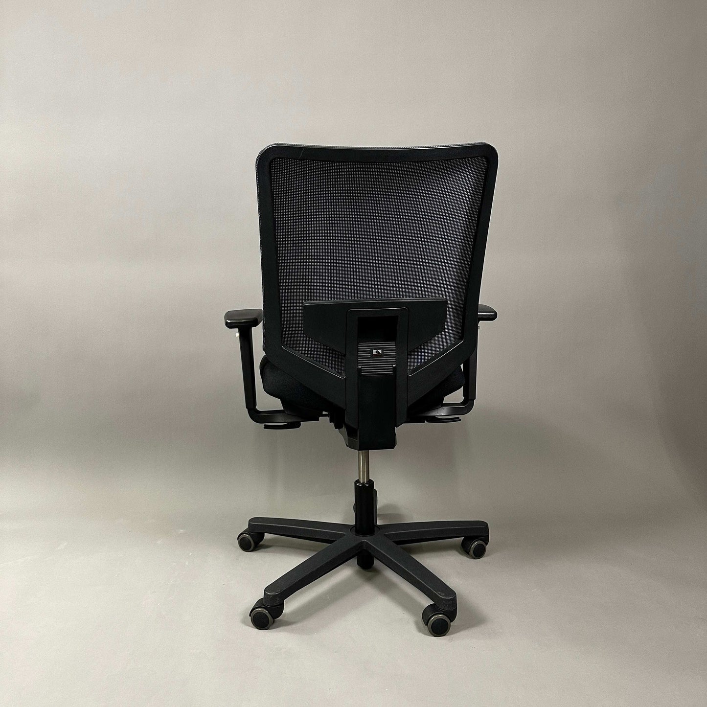 König & Neurath Jet ergonomic black office chair with mesh back and adjustable armrests viewed from the rear