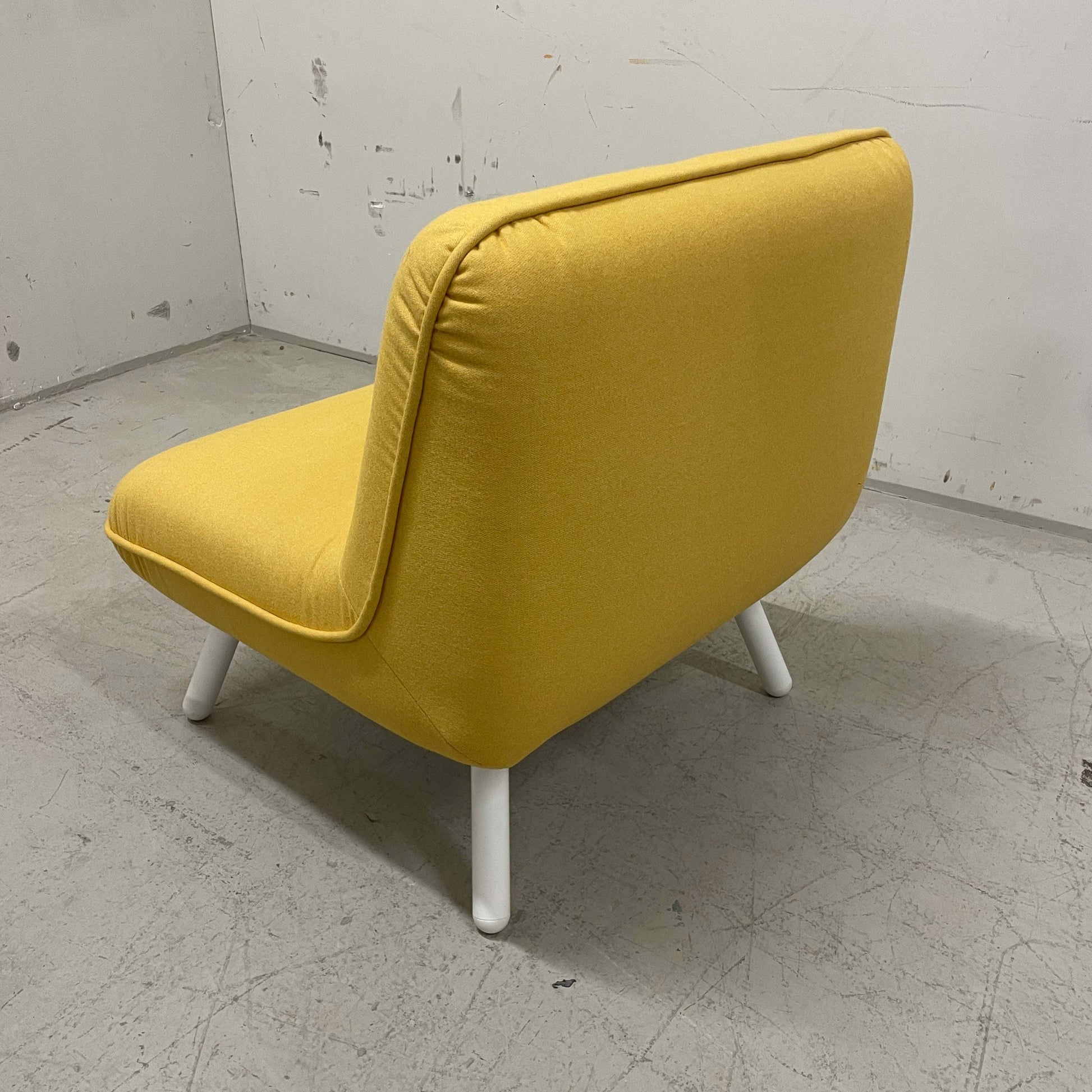 König & Neurath NET.WORK.PLACE Sessel gelb mit weißen Beinen, modernes Design, 85x80x80 cm