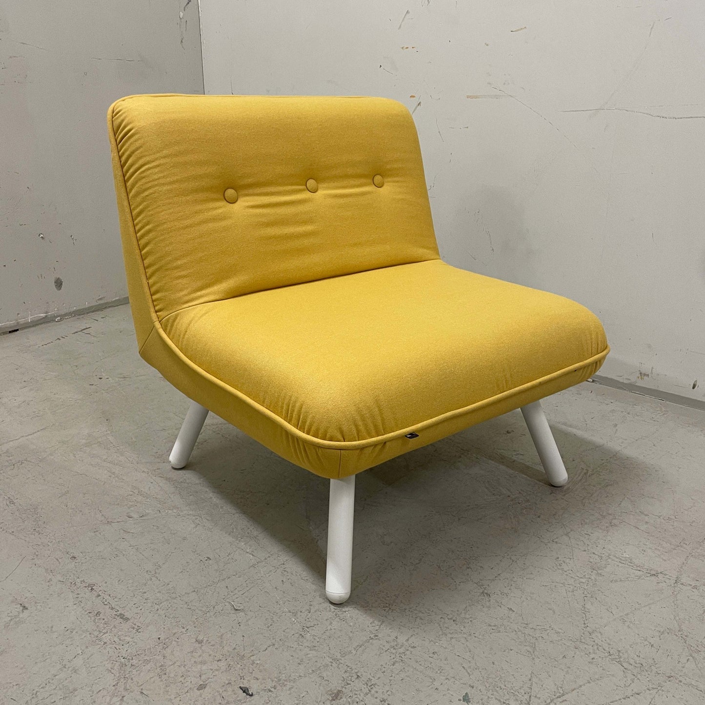 König & Neurath gelber NET.WORK.PLACE Sessel mit weißem Gestell, modernes Design