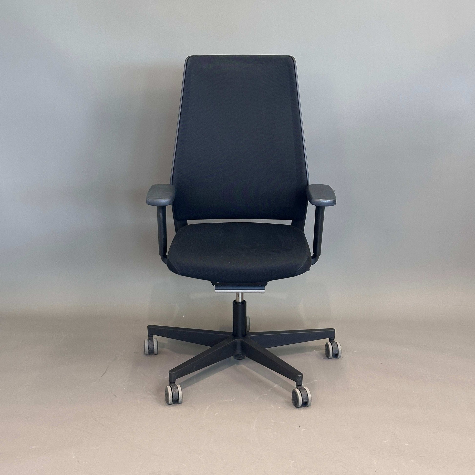 Schwarzer Kusch & Co Sao Paulo Bürostuhl mit Netzrückenlehne, höhenverstellbar und 2D-Armlehnen mit PU-Auflage