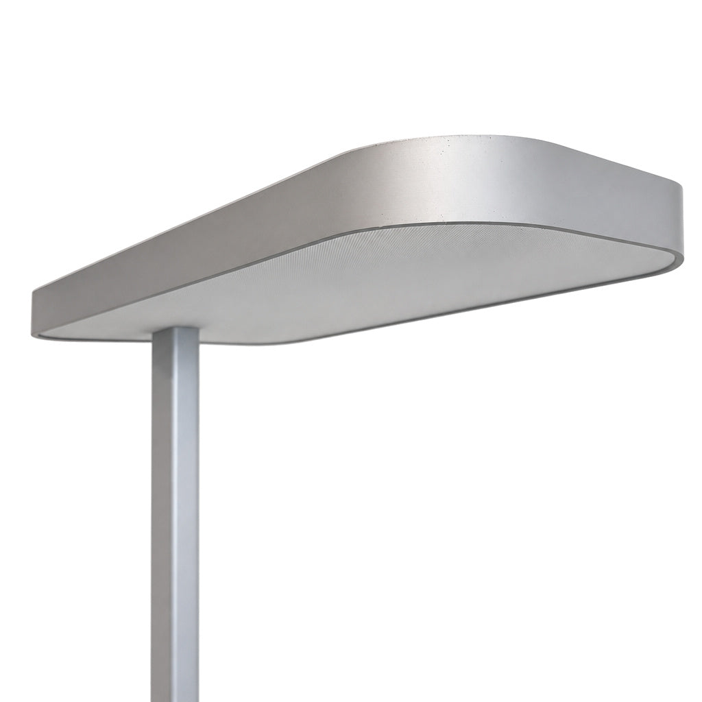 Silberfarbene Molto Luce LED-Bürostehleuchte mit rechteckigem Leuchtenkopf für direkte und indirekte Beleuchtung.