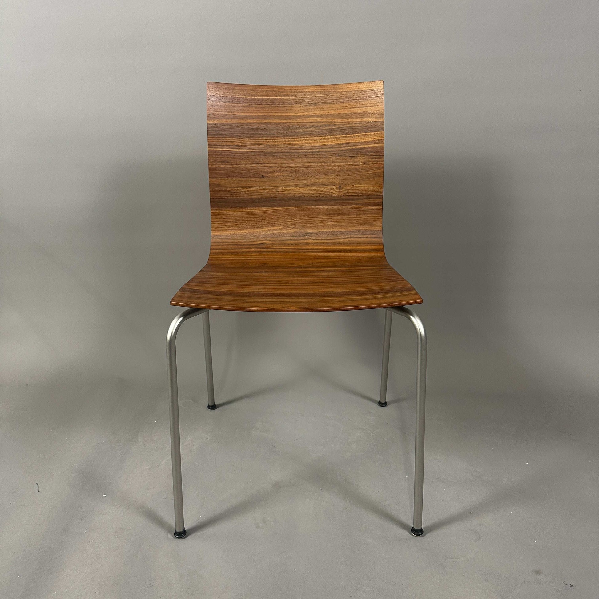 LaPalma S16 thin Stuhl mit natur Nussbaum Sitzschale und sandgestrahltem Edelstahlgestell