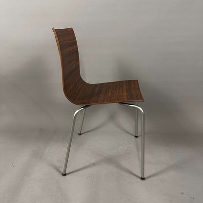 LaPalma S16 thin Stuhl mit natur Nussbaum Sitzschale und sandgestrahltem Edelstahlgestell