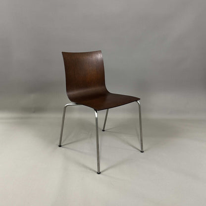 LaPalma S16 thin Stuhl mit sandgestrahltem Edelstahlgestell und Nussbaum-Sitzschale, Sitzhöhe 44cm