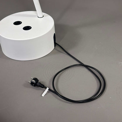 Lammhults Beistelltisch Add Cable Table weiß mit einziehbarem Kabel und integrierten Steckdosen