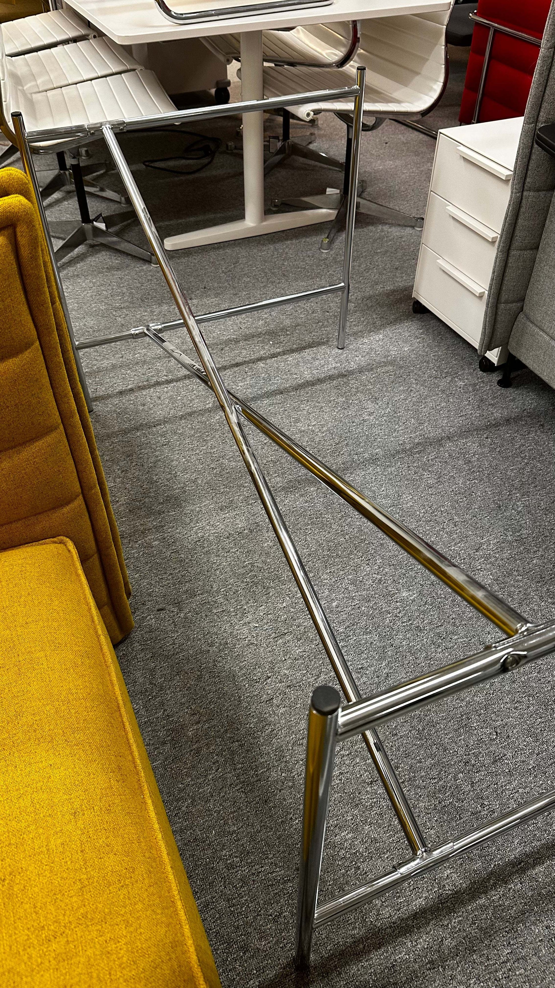 Lampert Eiermann Tisch with chrome crossed side frame and white tabletop on gray carpet in office setting