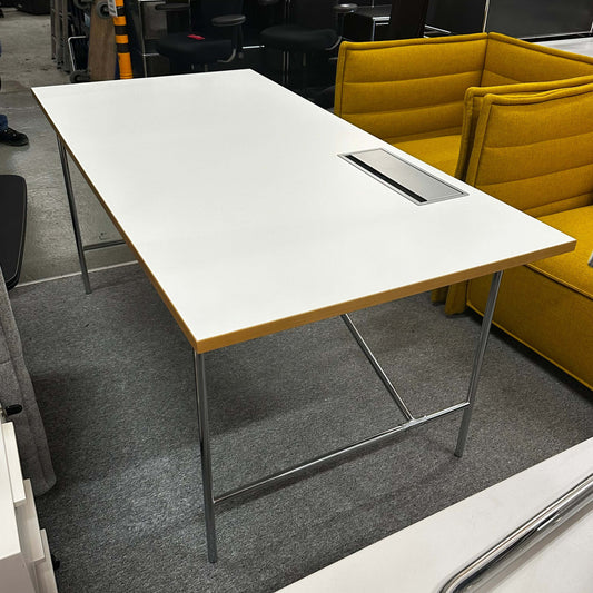 Lampert Eiermann Tisch with white tabletop and chrome crossed side frame, modern minimalist office desk