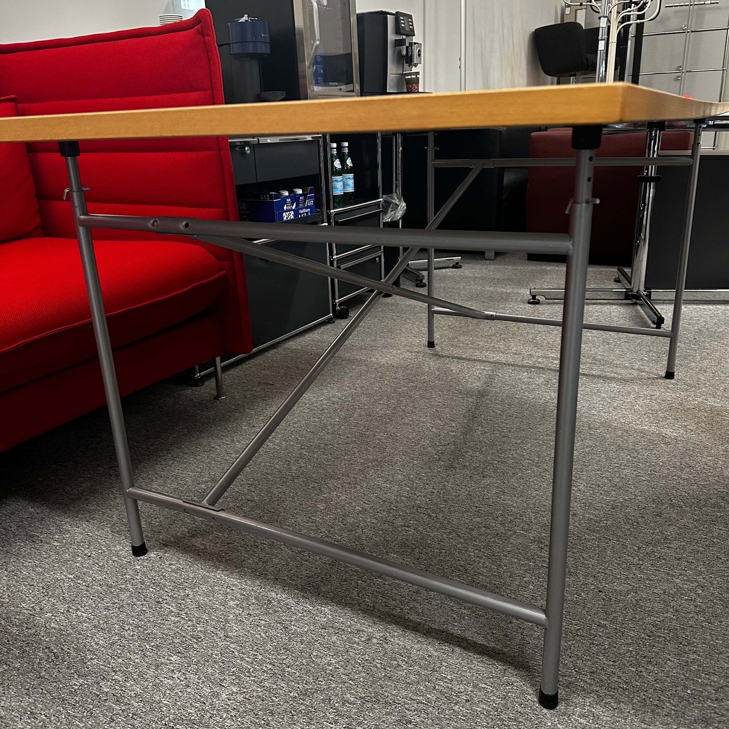 Lampert Eiermann Tisch with silver frame and white oak tabletop, manually height adjustable