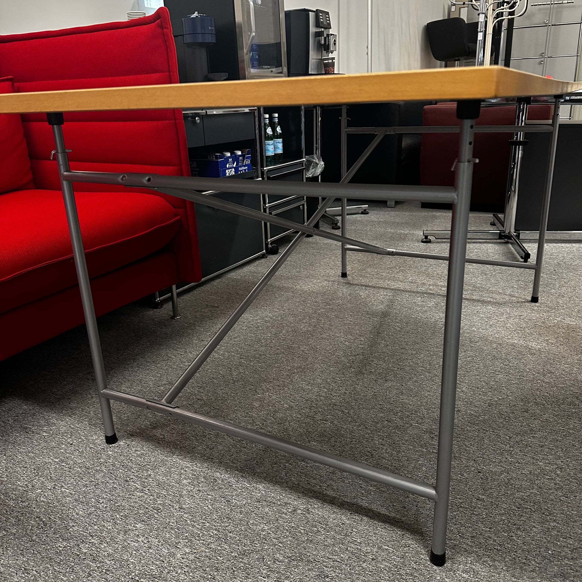 Lampert Eiermann Tisch with silver frame and white oak tabletop, manually height adjustable