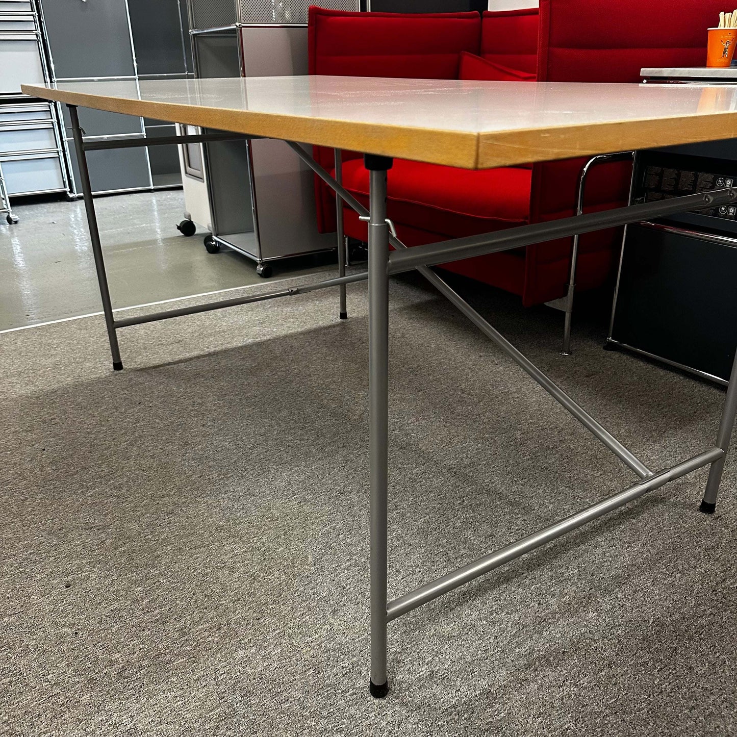 Lampert Eiermann Tisch with silver frame and white oak top, manually height adjustable