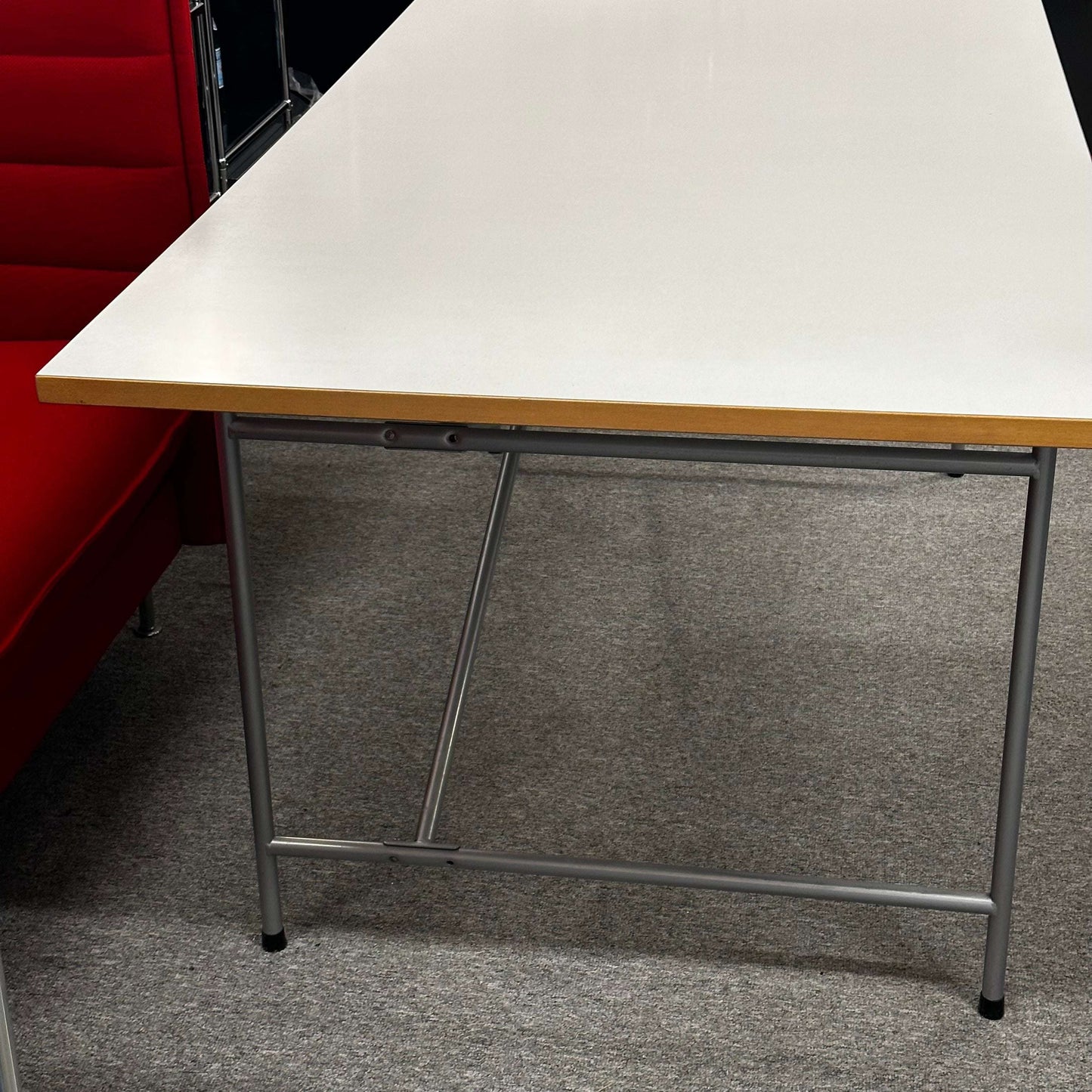 Lampert Eiermann Tisch with silver frame, white and oak tabletop, manually height adjustable