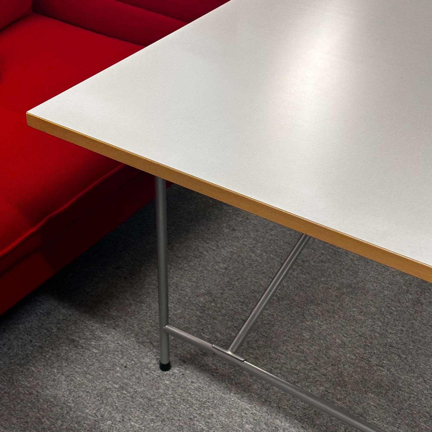 Lampert Eiermann Tisch with silver frame, white and oak tabletop, manually height adjustable