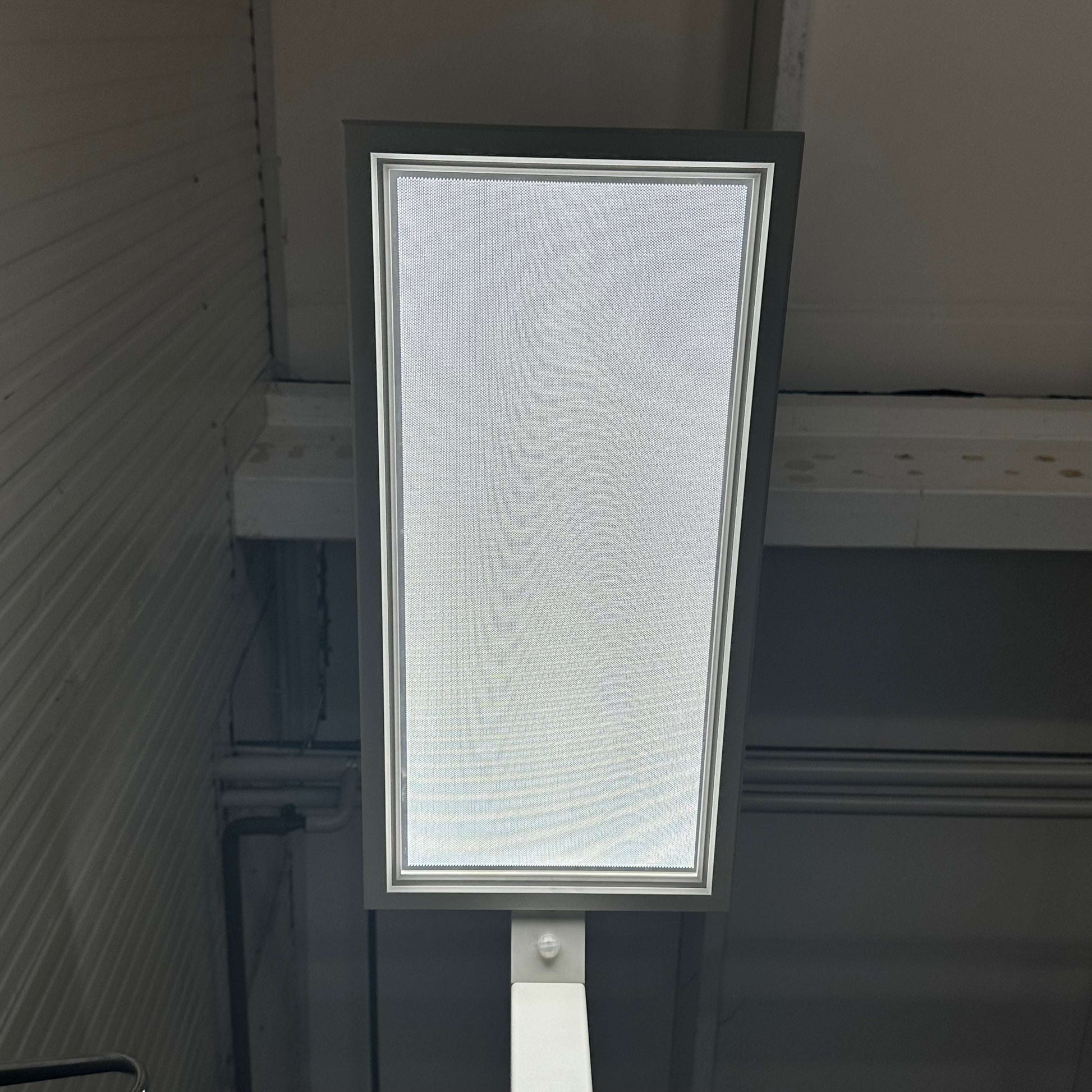 White Lenorad LED floor lamp with 4000K neutral white light, daylight and motion sensors, dimmable touch control, 80W power consumption, new and original packaging.