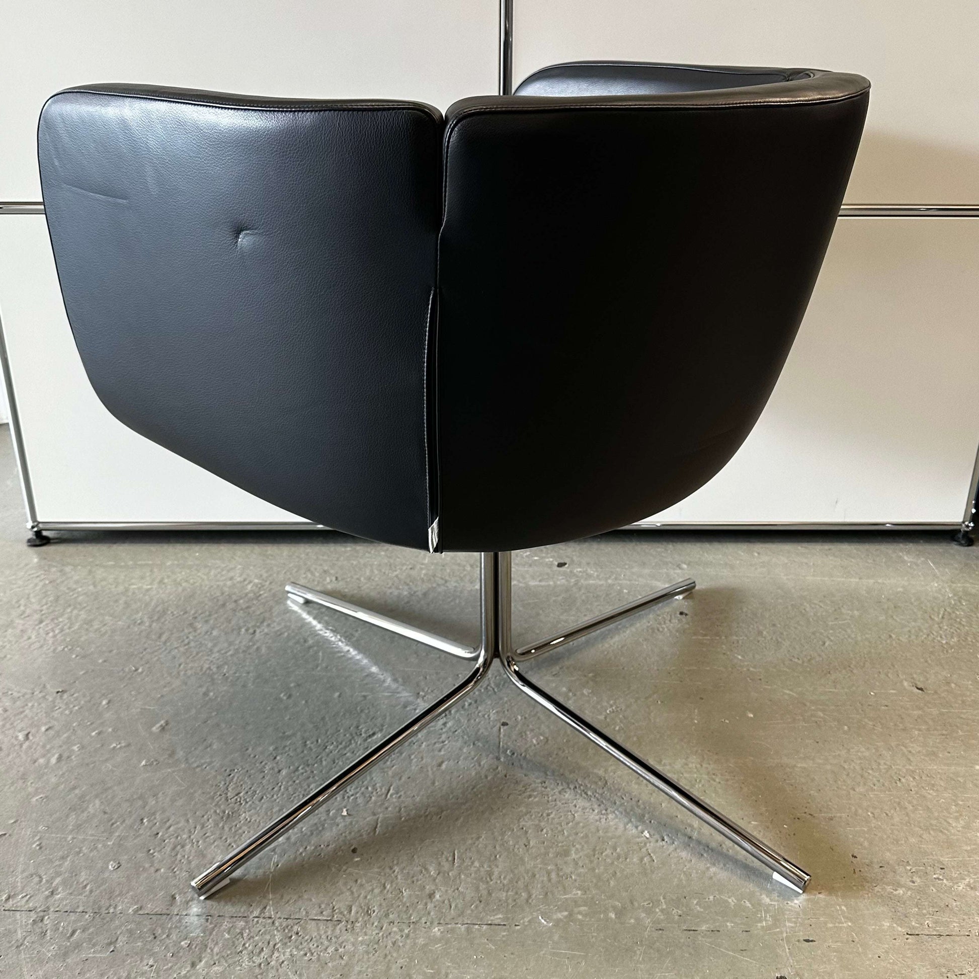 Living Divani Ledersessel Jelly modern black leather swivel chair with chrome base