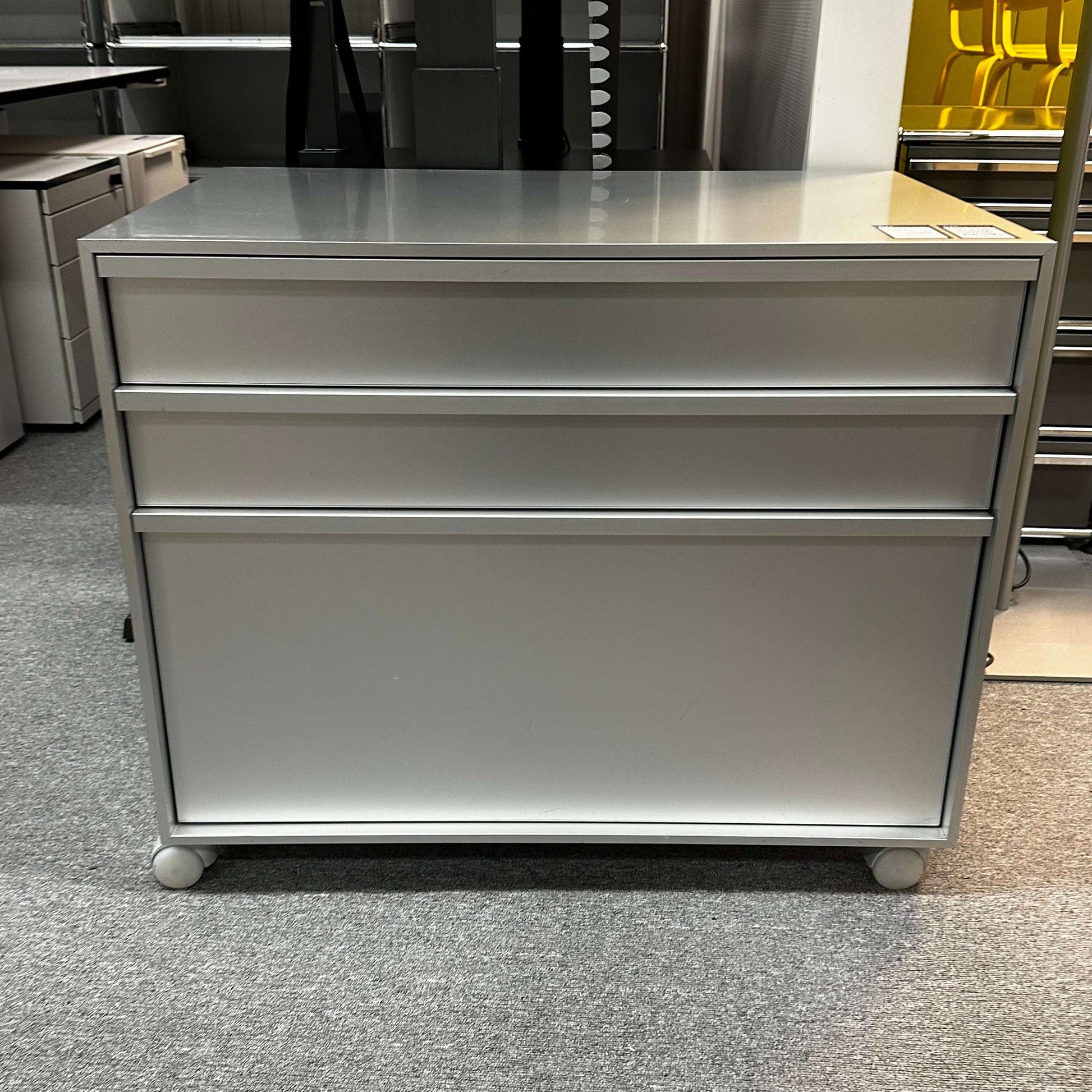 Silver MDF Italia Rollcontainer with wheels and three drawers, 80x66.5x51cm