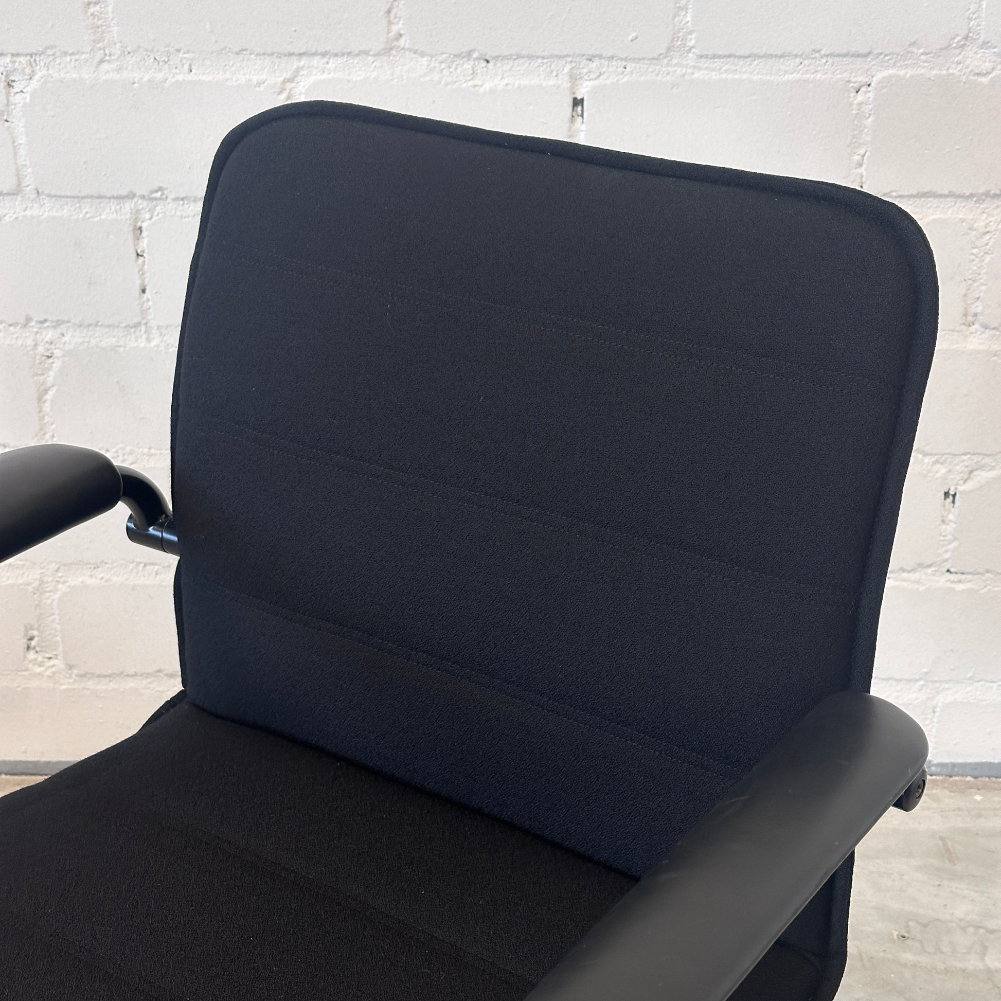 Walter Knoll Art Collection Gamma Freischwinger