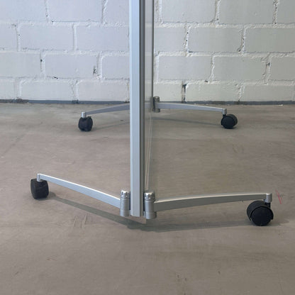 Magentoplan Raumteiler mobil matt transparent mit Rollen und Aluminiumbasis close-up