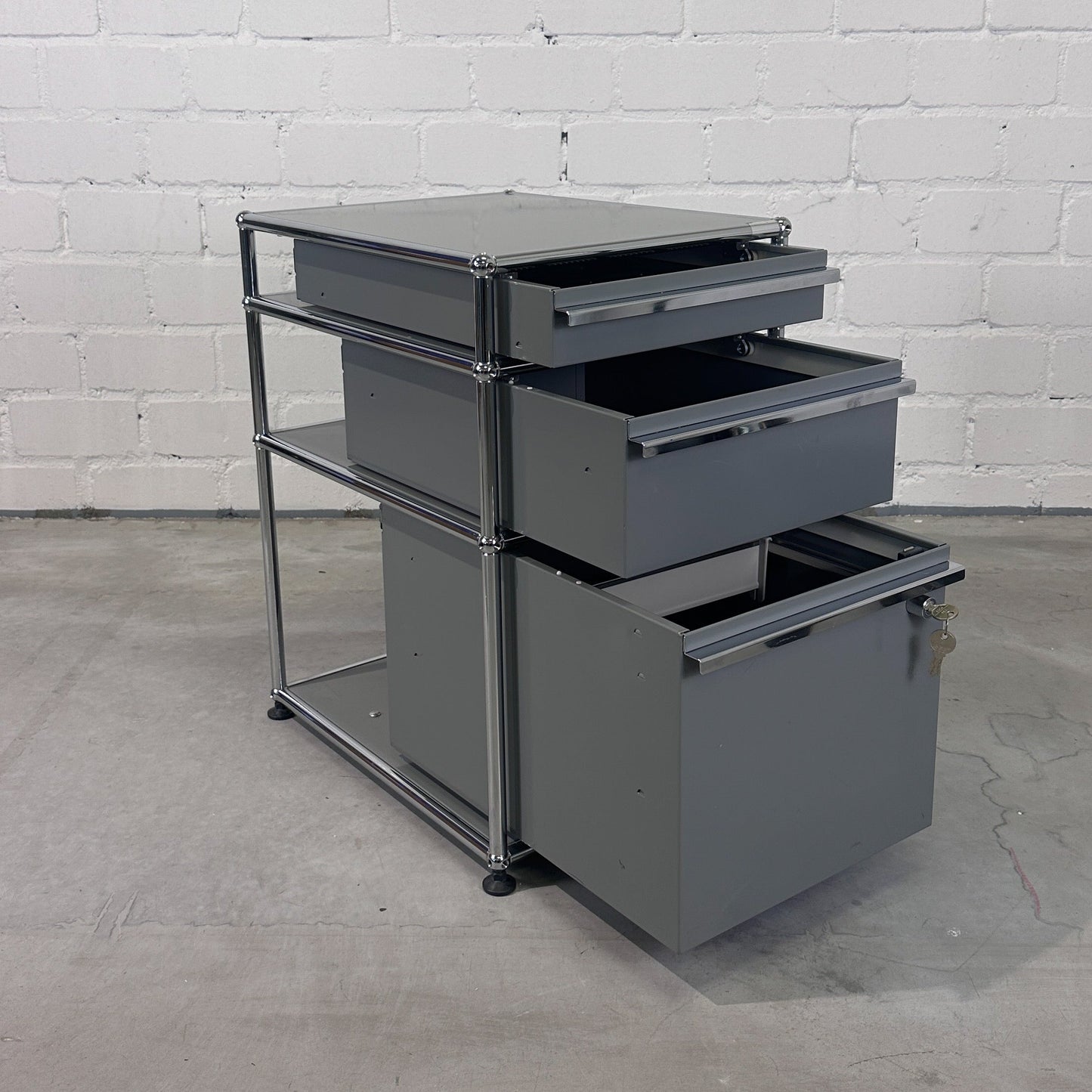 USM Haller Standcontainer Mittelgrau 3 Auszüge