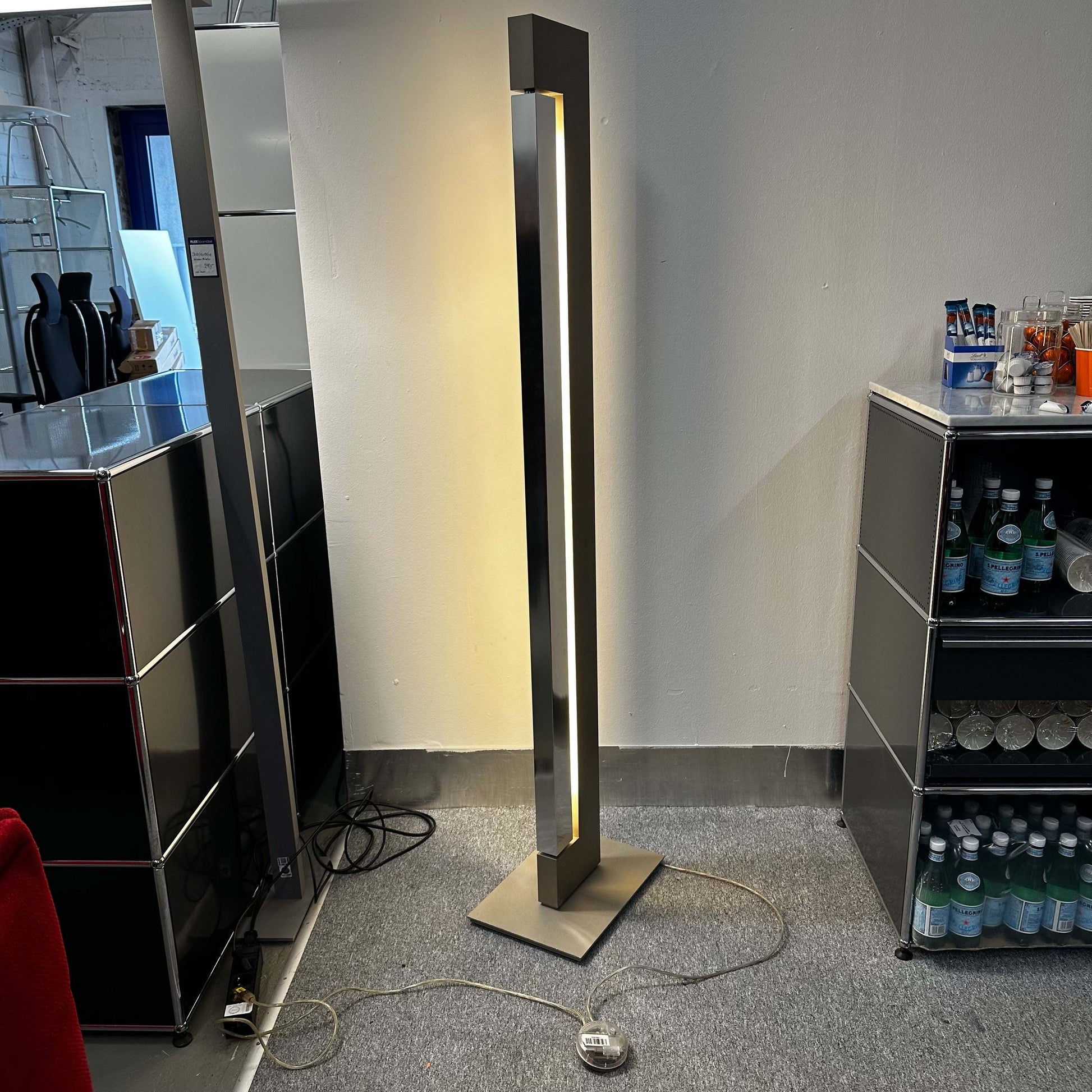 Nemo Lighting Modell ARA champagne aluminum halogen floor lamp by Ilaria Marelli in modern interior setting