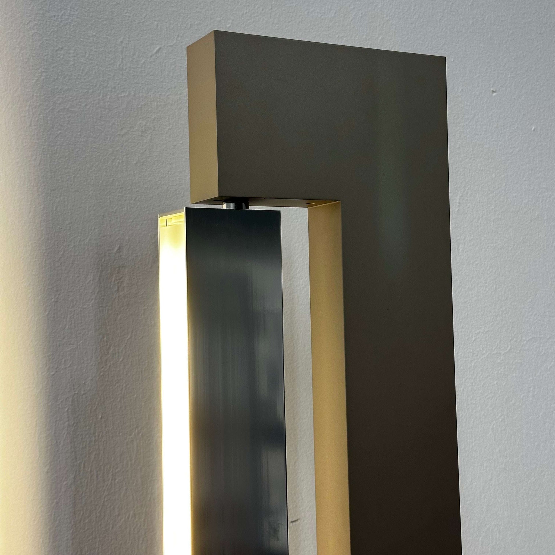 Nemo Lighting Modell ARA Stehlampe halogen floor lamp with champagne-coated aluminum by designer Ilaria Marelli