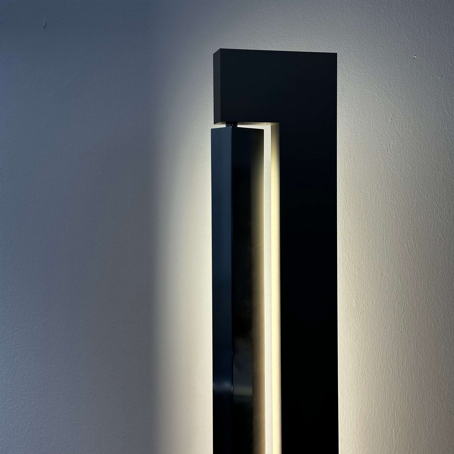 Nemo Lighting Modell ARA Stehlampe halogen floor lamp with champagne-coated aluminum design by Ilaria Marelli