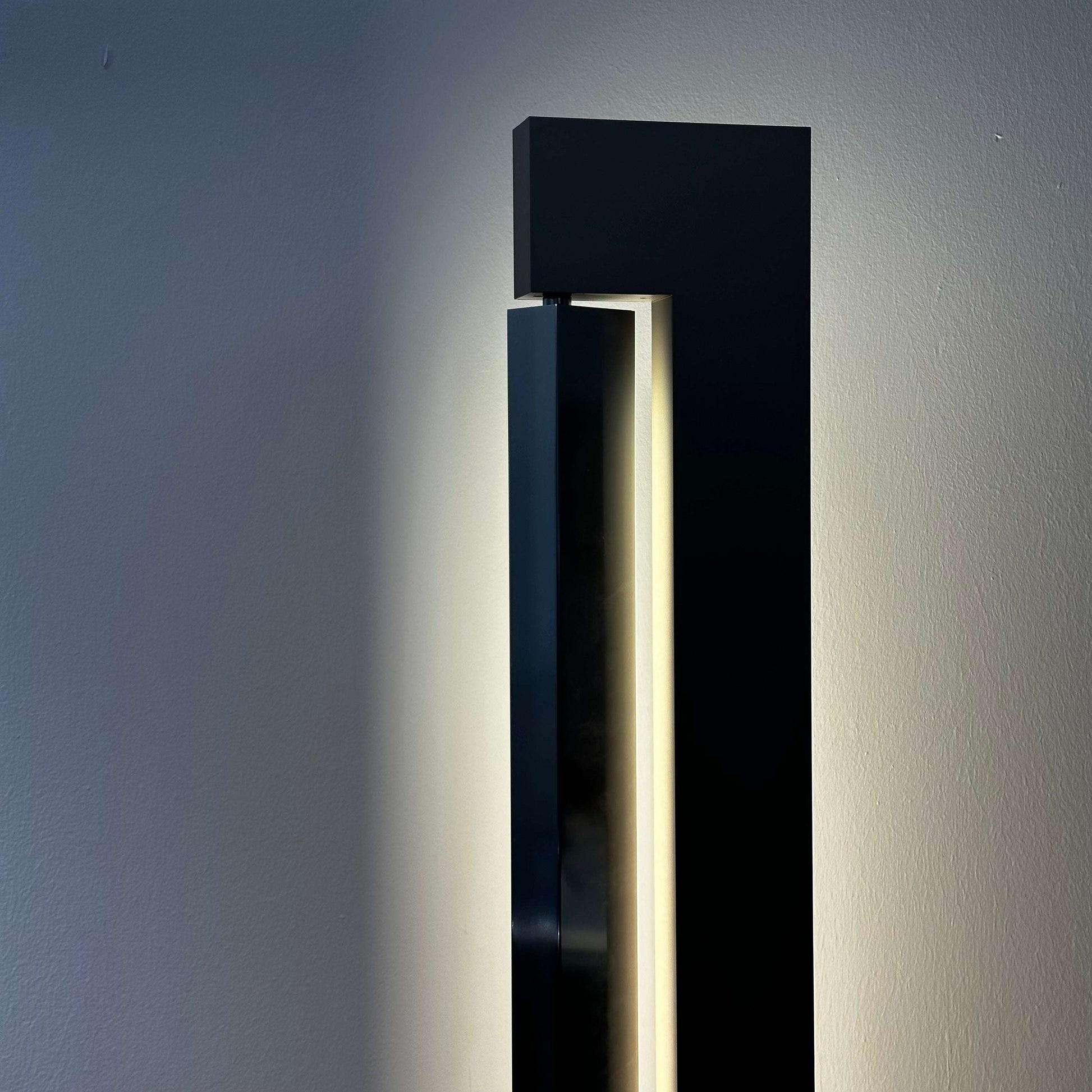 Nemo Lighting Modell ARA Stehlampe halogen floor lamp with champagne-coated aluminum design by Ilaria Marelli