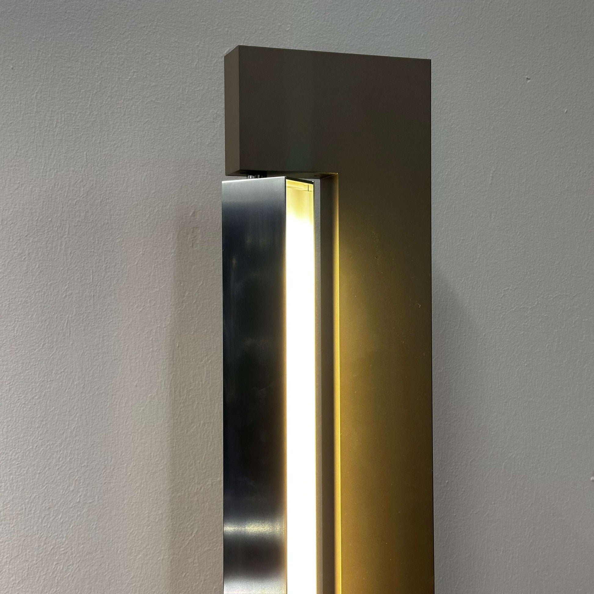 Nemo Lighting Modell ARA Stehlampe halogen floor lamp with champagne lacquered aluminum design by Ilaria Marelli