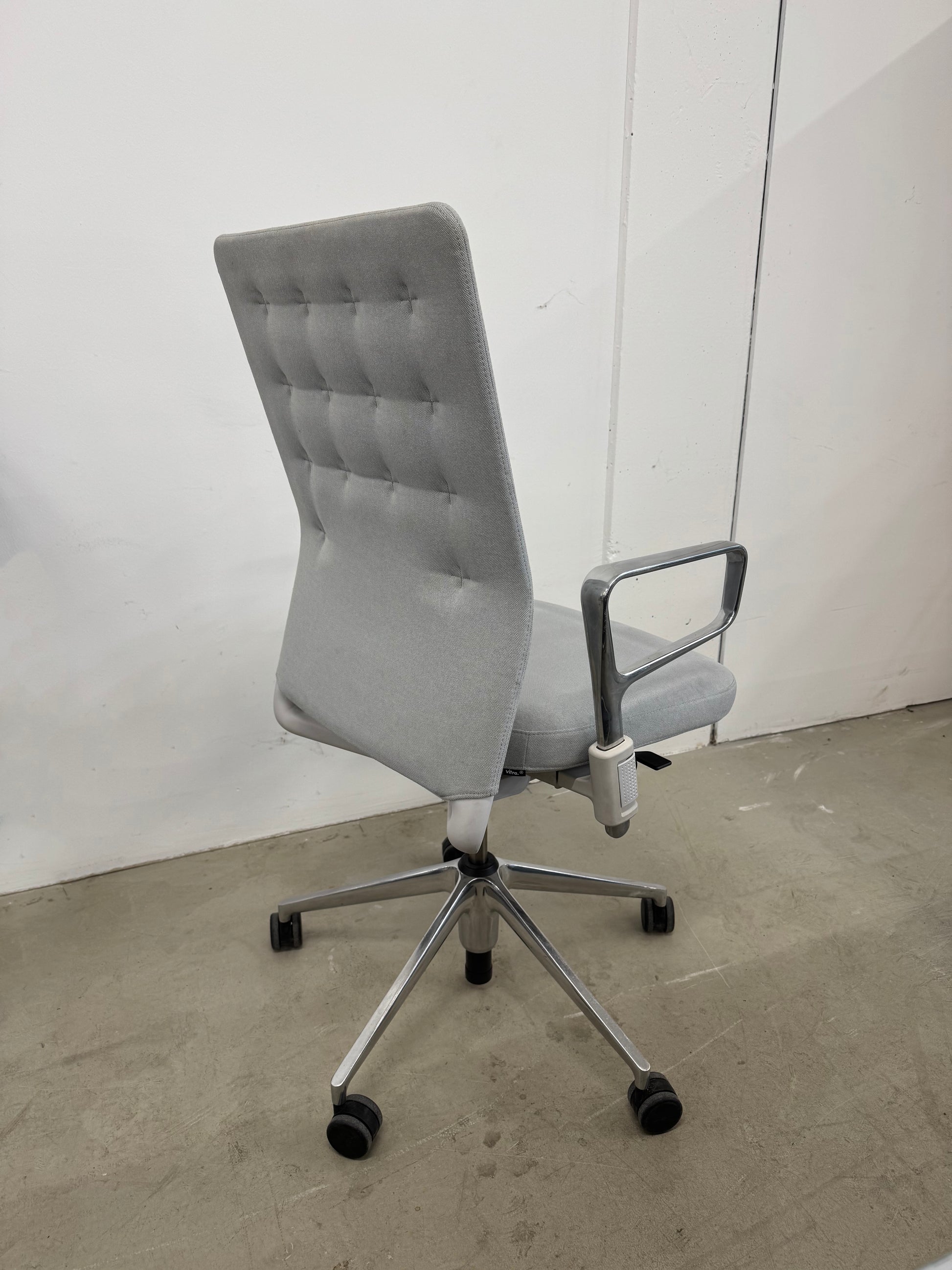 Artikelanlage ID Trim hellgrau Ringarmlehnen_[kein Wert]