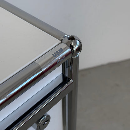 USM Haller Kaffeebar Weiß 1x Klappe 2x Schublade