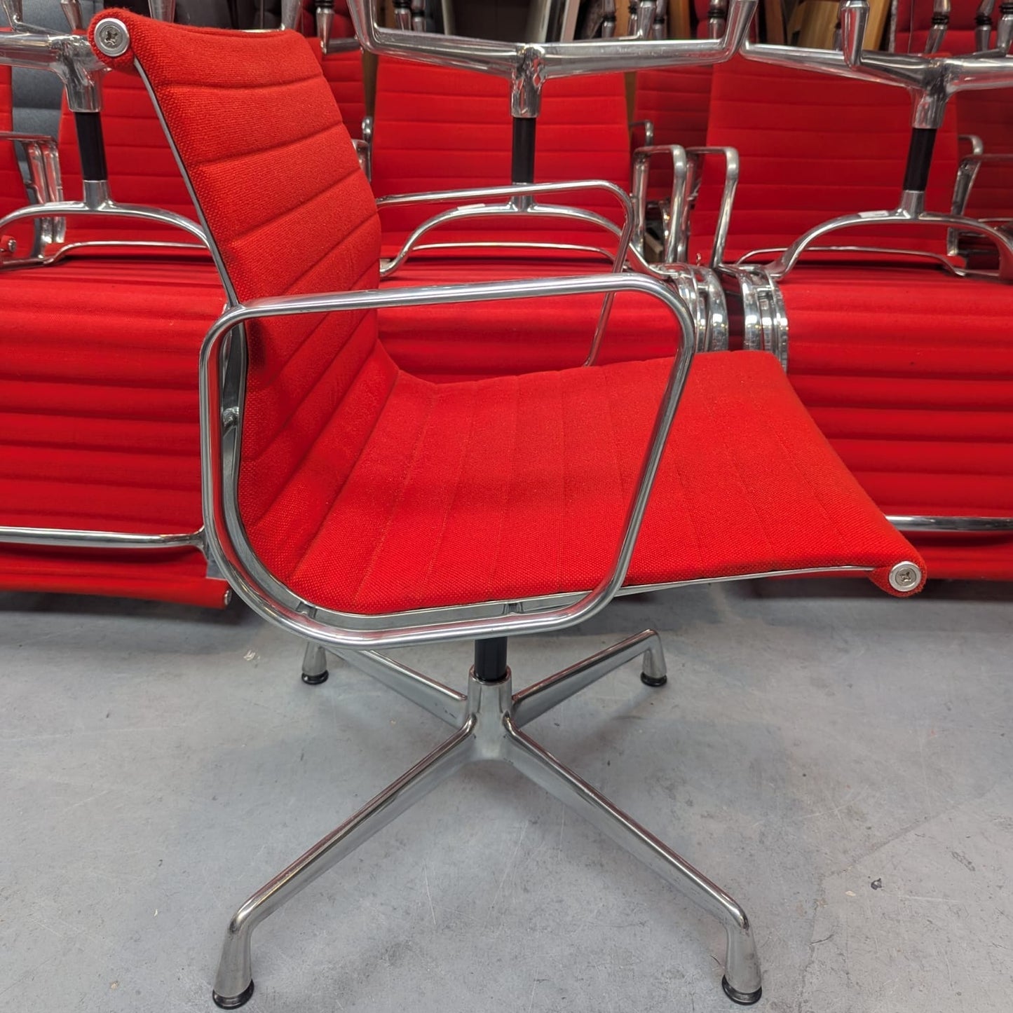 Vitra EA 108 Hopsak rot