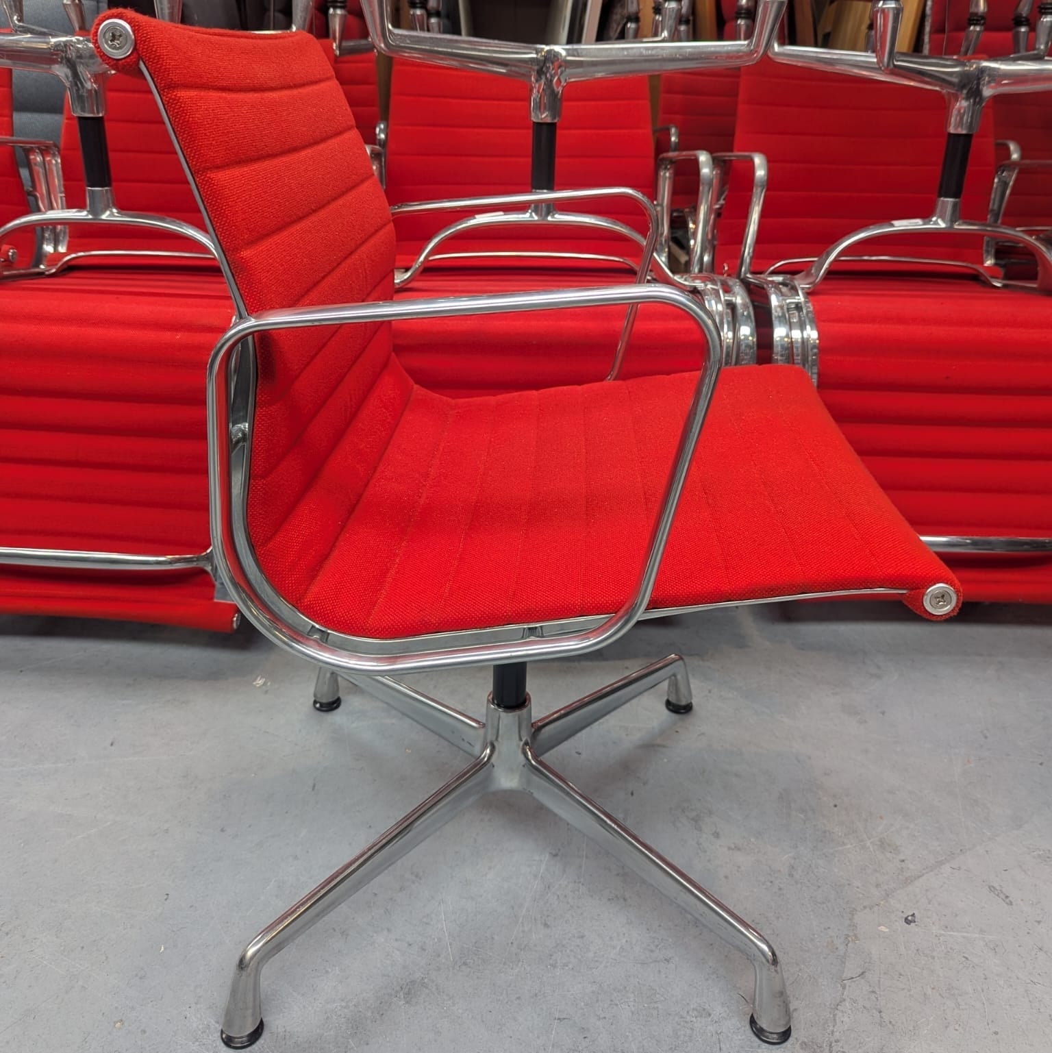 Vitra EA 108 Hopsak rot