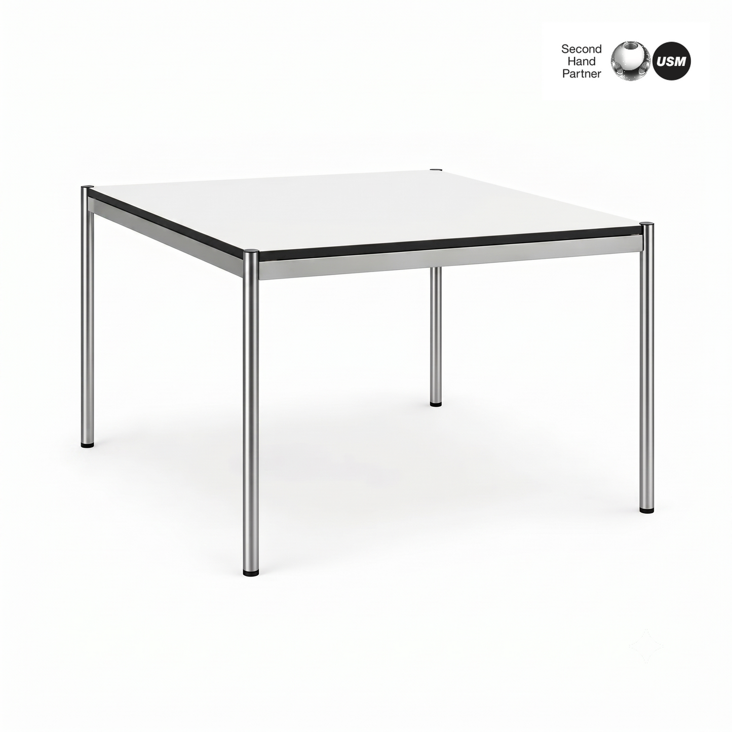 USM Haller Tisch 1x1m, weiß/perlgrau mit verchromtem Stahlrohrgestell.
