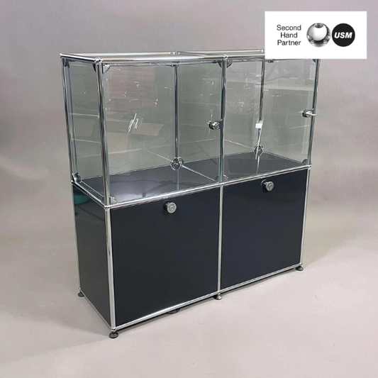 USM Haller Vitrine 2x2 schwarz mit Glas [AKTION -500€]