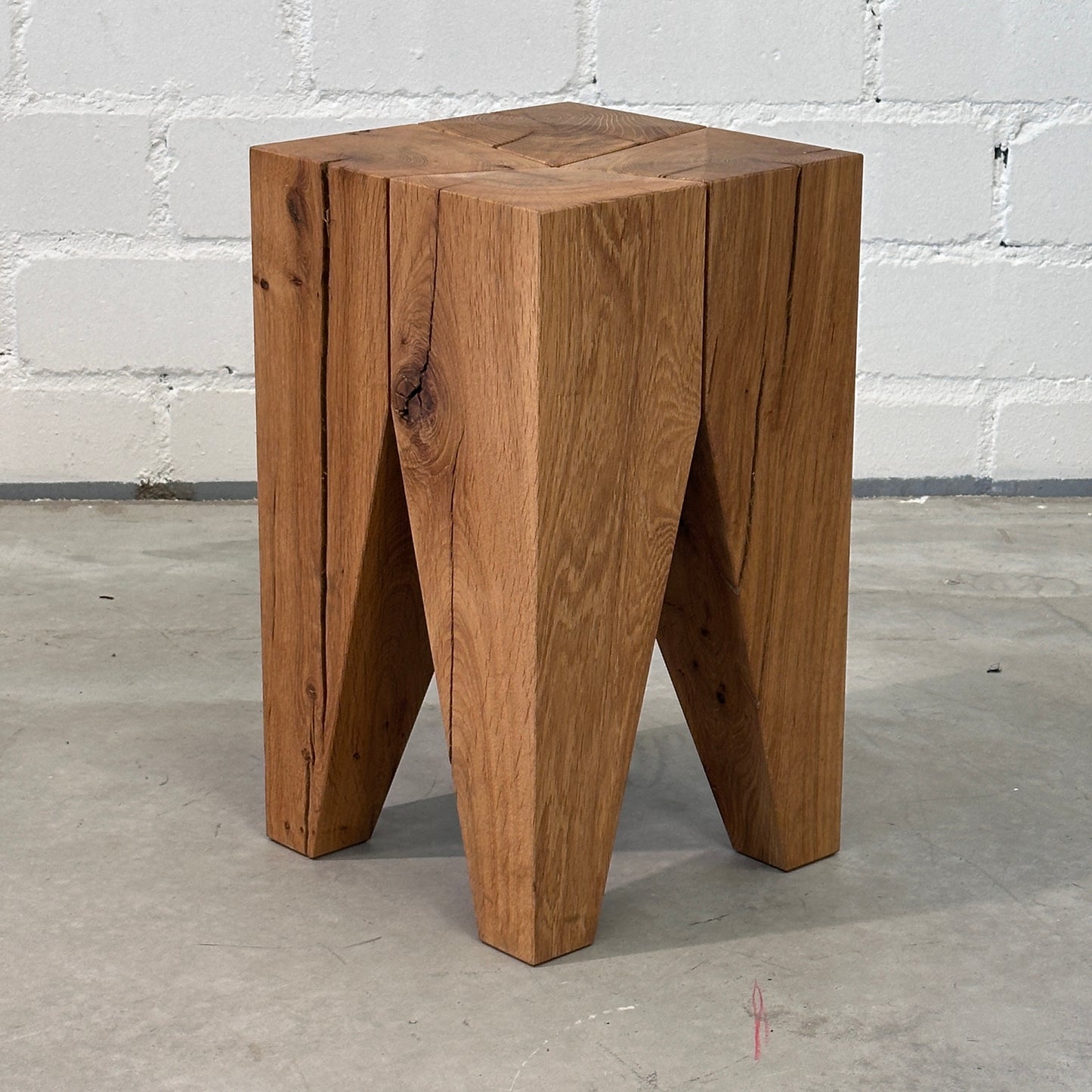 e15 Backenzahn Hocker Eiche