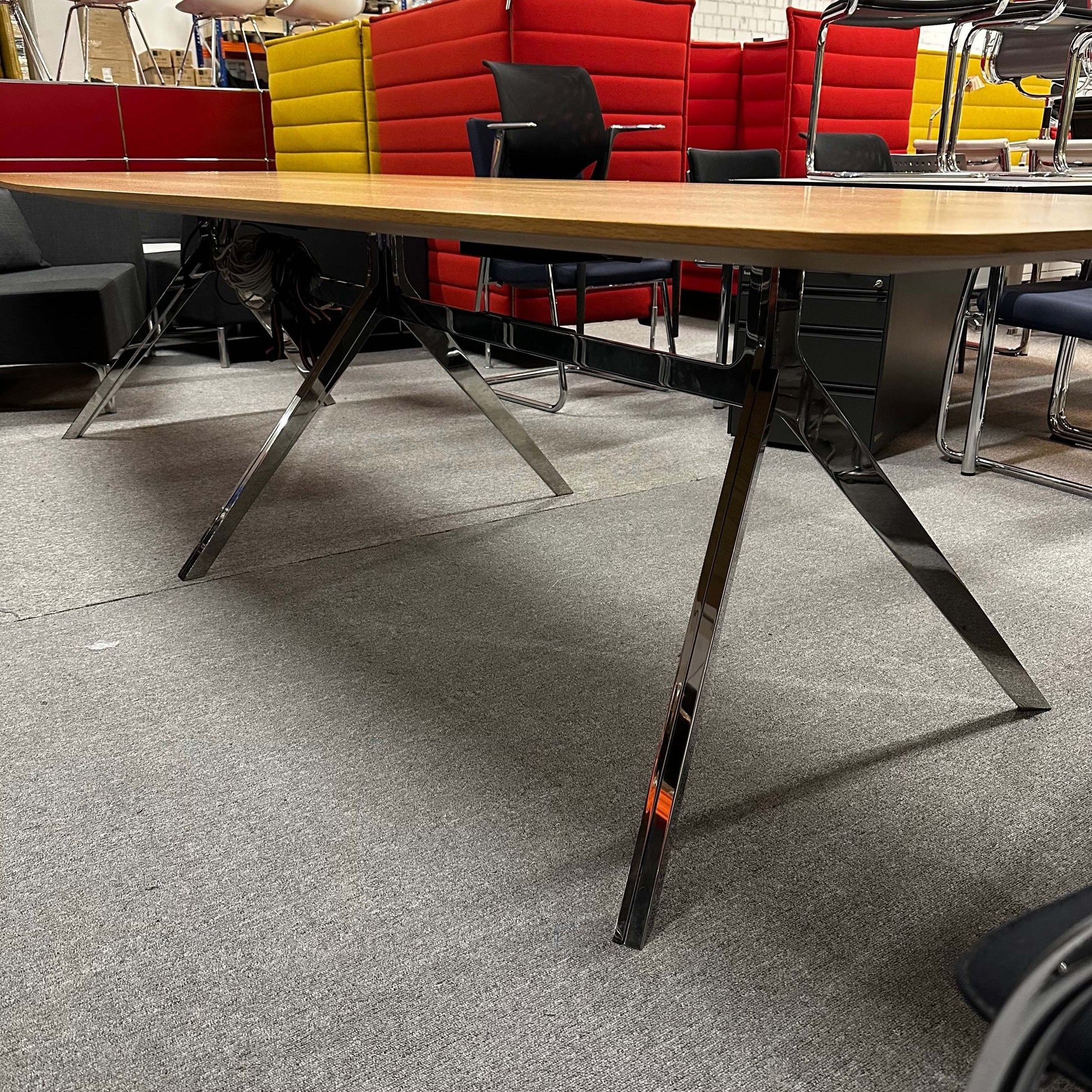 Renz Konferenztisch large conference table with wooden top and chrome legs in office setting