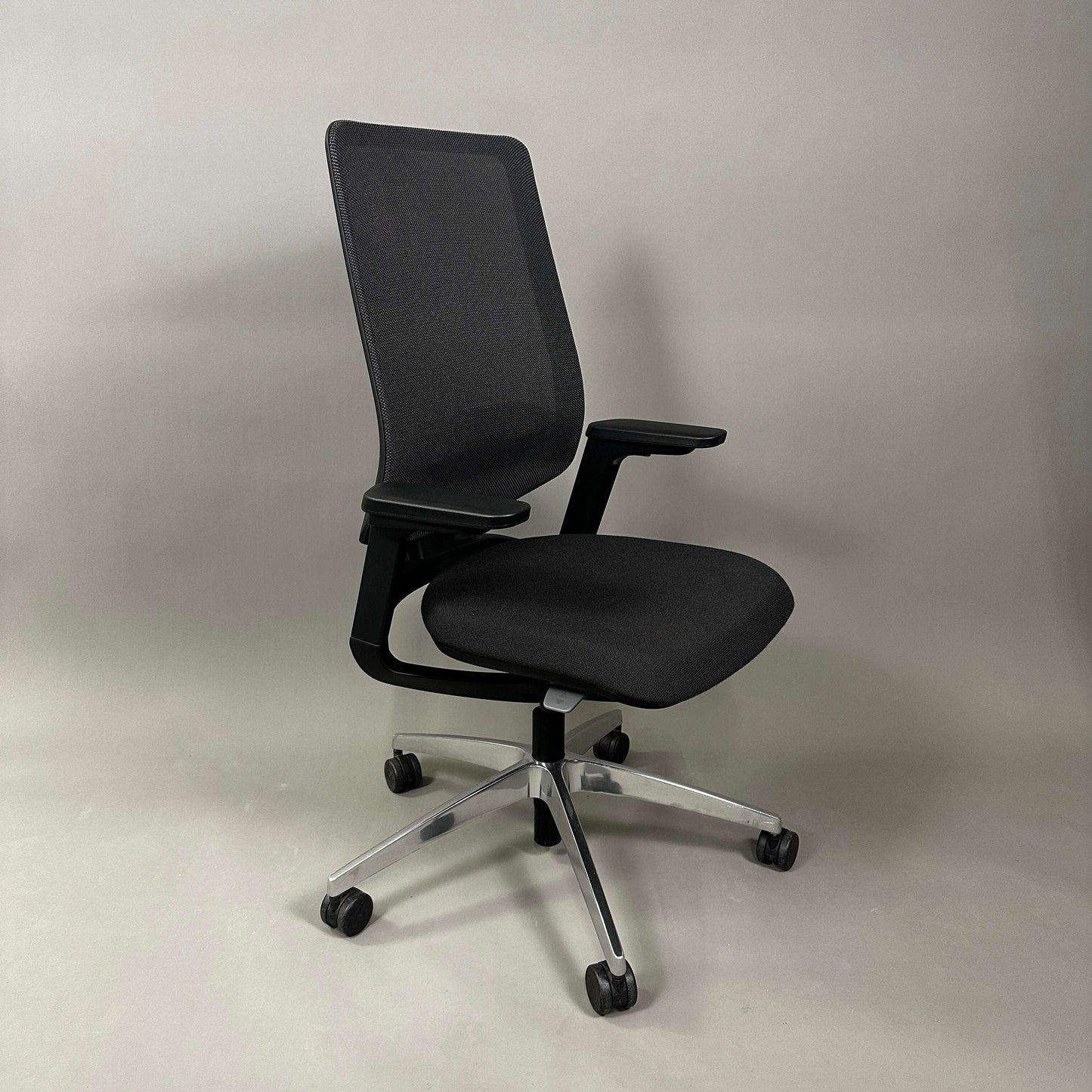 Black SEDUS se:flex ergonomic office chair with adjustable height, depth, 3D armrests, lumbar support, and hard floor caster wheels.
