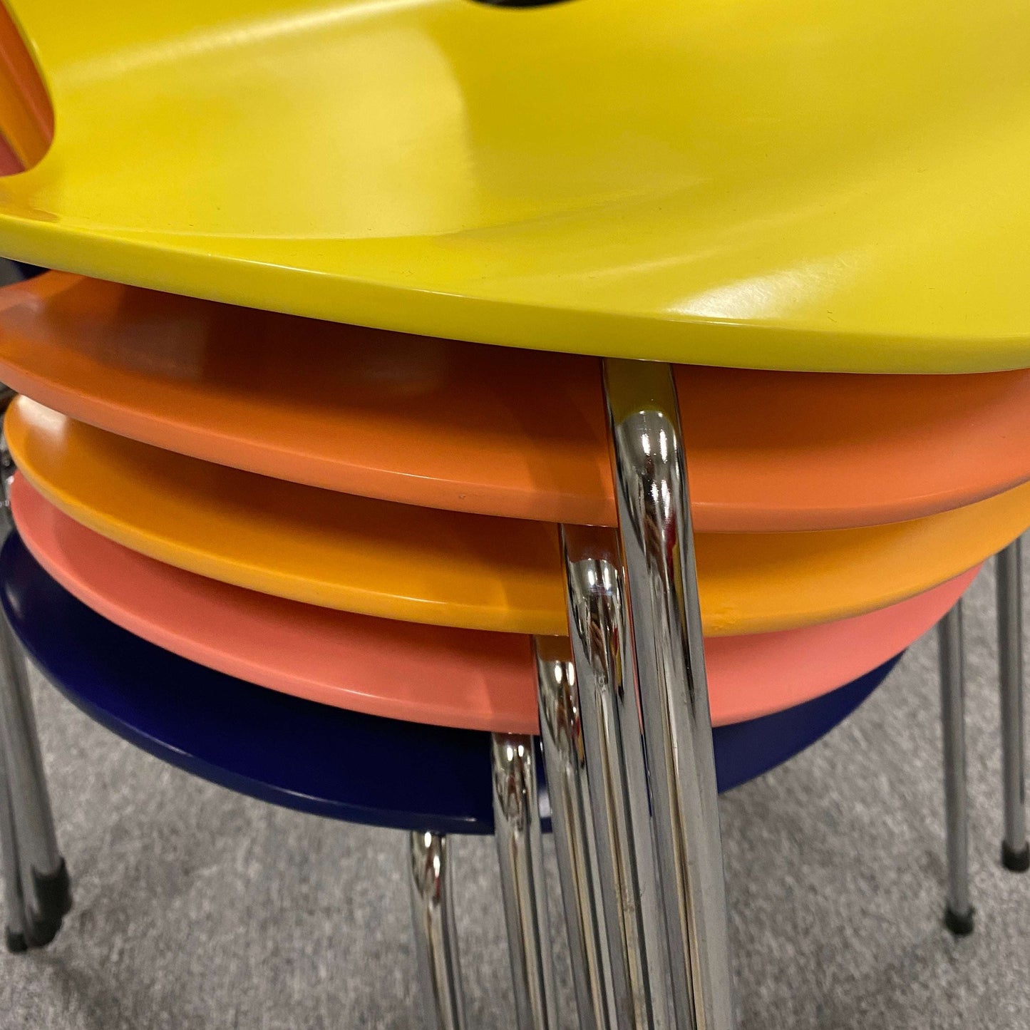 Stacked set of 5 colorful Fritz Hansen Serie 7 chairs with wooden lacquered seats and chrome frames