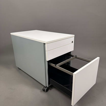 SSI Schäfer weißer Rollcontainer mit 3 abschließbaren Schubladen und Organizer, 59x43x76 cm