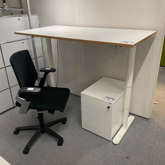 white 160x80cm electrically height-adjustable desk with multiplex edge, black office chair, and white drawer unit in office setting