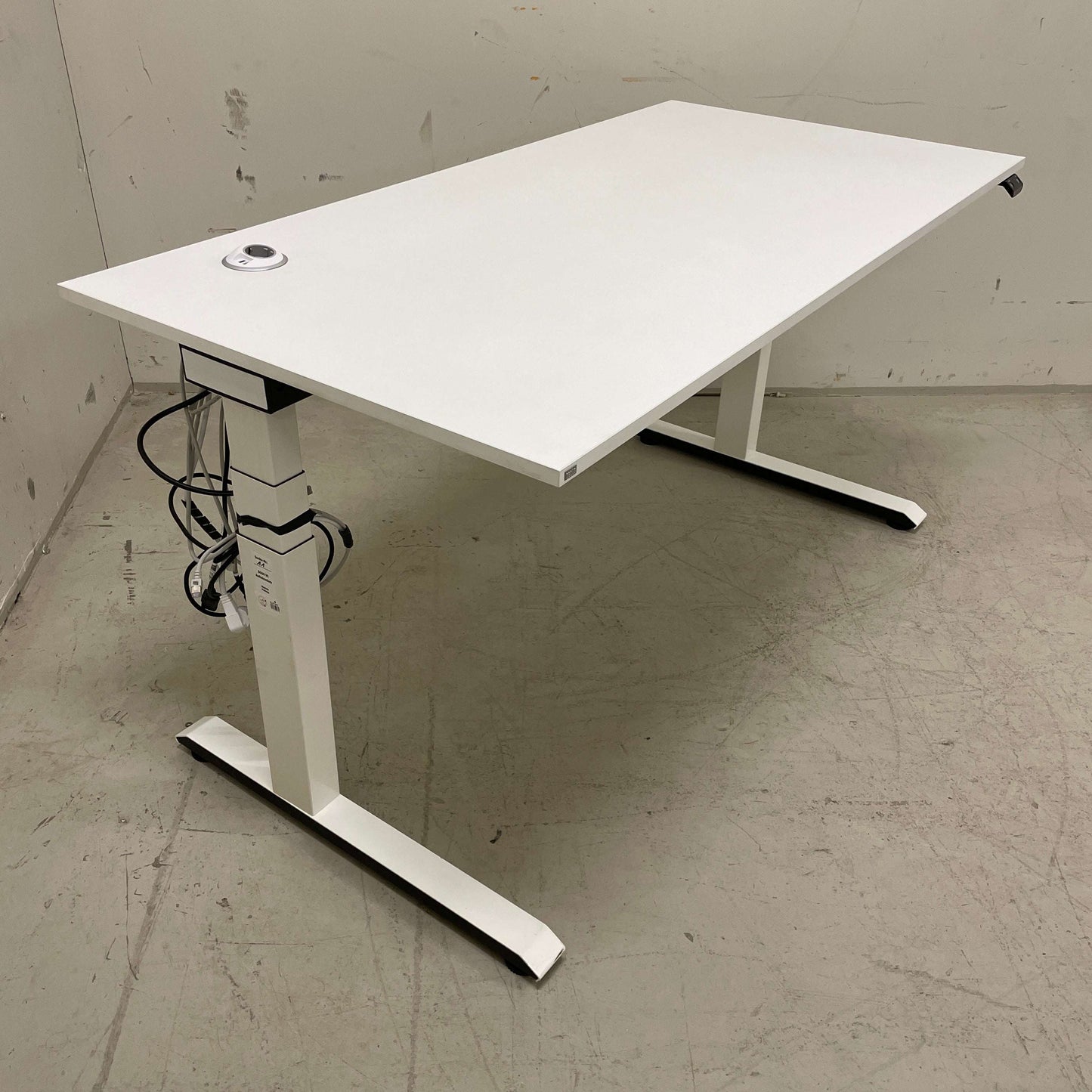 Sedus Temptation Speed elektrisch höhenverstellbarer weißer Schreibtisch 160x80 cm mit schnellem Motor und integrierten USB- und Stromanschlüssen