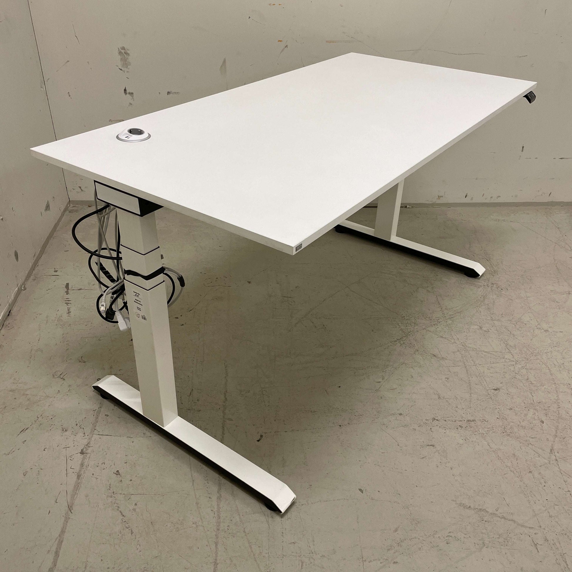 Sedus Temptation Speed elektrisch höhenverstellbarer weißer Schreibtisch 160x80 cm mit schnellem Motor und integrierten USB- und Stromanschlüssen