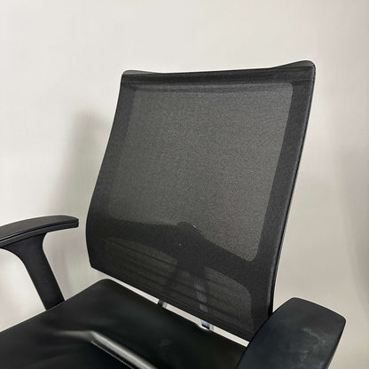 Sedus open up office chair with black mesh backrest, black leather seat, polished aluminum base, adjustable backrest tension, fixed seat height 50cm