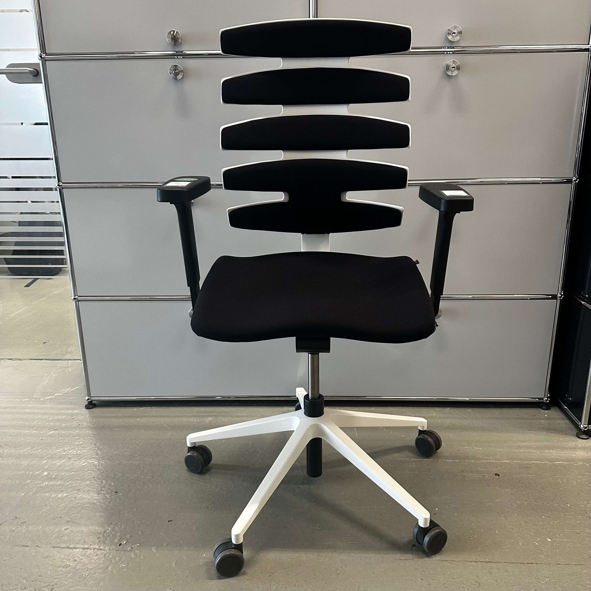Sitag Wave ergonomic office chair with black upholstery, white frame, adjustable height, 3D armrests, reclining seat and backrest, and height-adjustable backrest