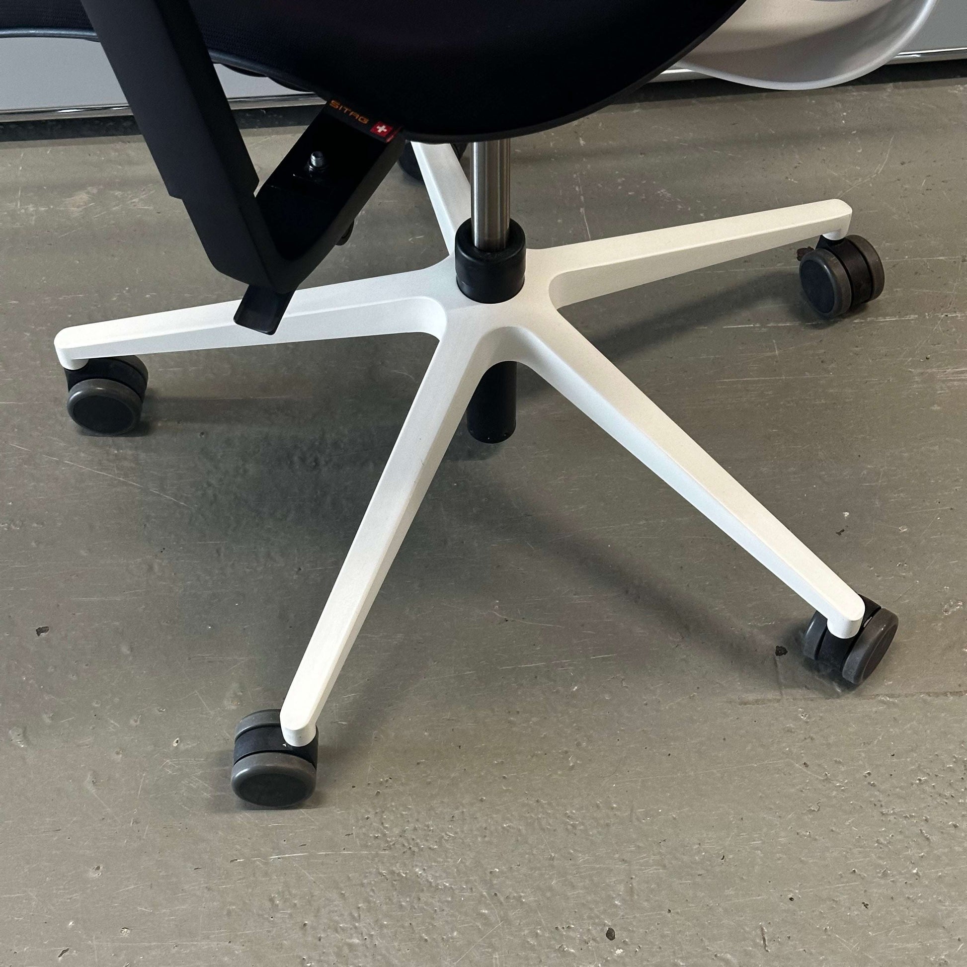 Sitag Wave office chair with black cushion, white frame, adjustable height, depth suspension, 3D soft-pad armrests, and tiltable seat and backrest