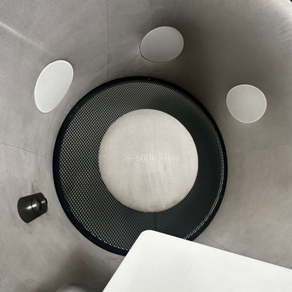 Innenansicht des Sonic Chair 3.1 Audiosessels mit runder Akustik- und Körperschallmembran für intensives Hörerlebnis