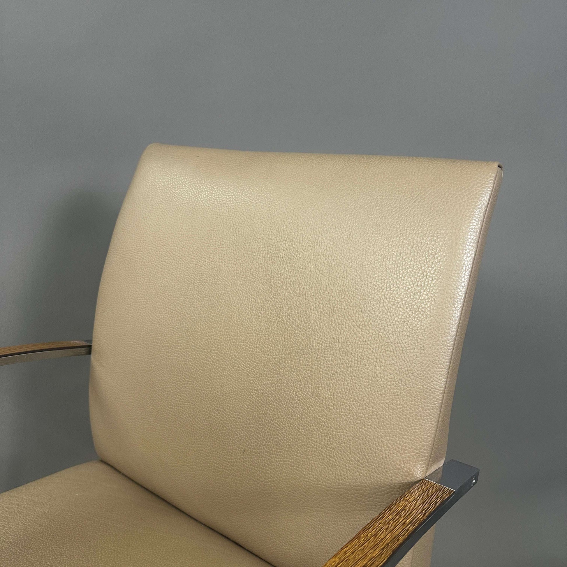 Spiegels Tano Freischwinger Stuhl in creme Leder mit verchromtem Stahlgestell und Holzarmlehnen