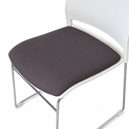 Stapelstuhl weiß/Chrom gepolstert