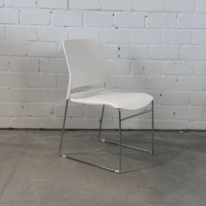 Stapelstuhl_weiss_Chrom_1