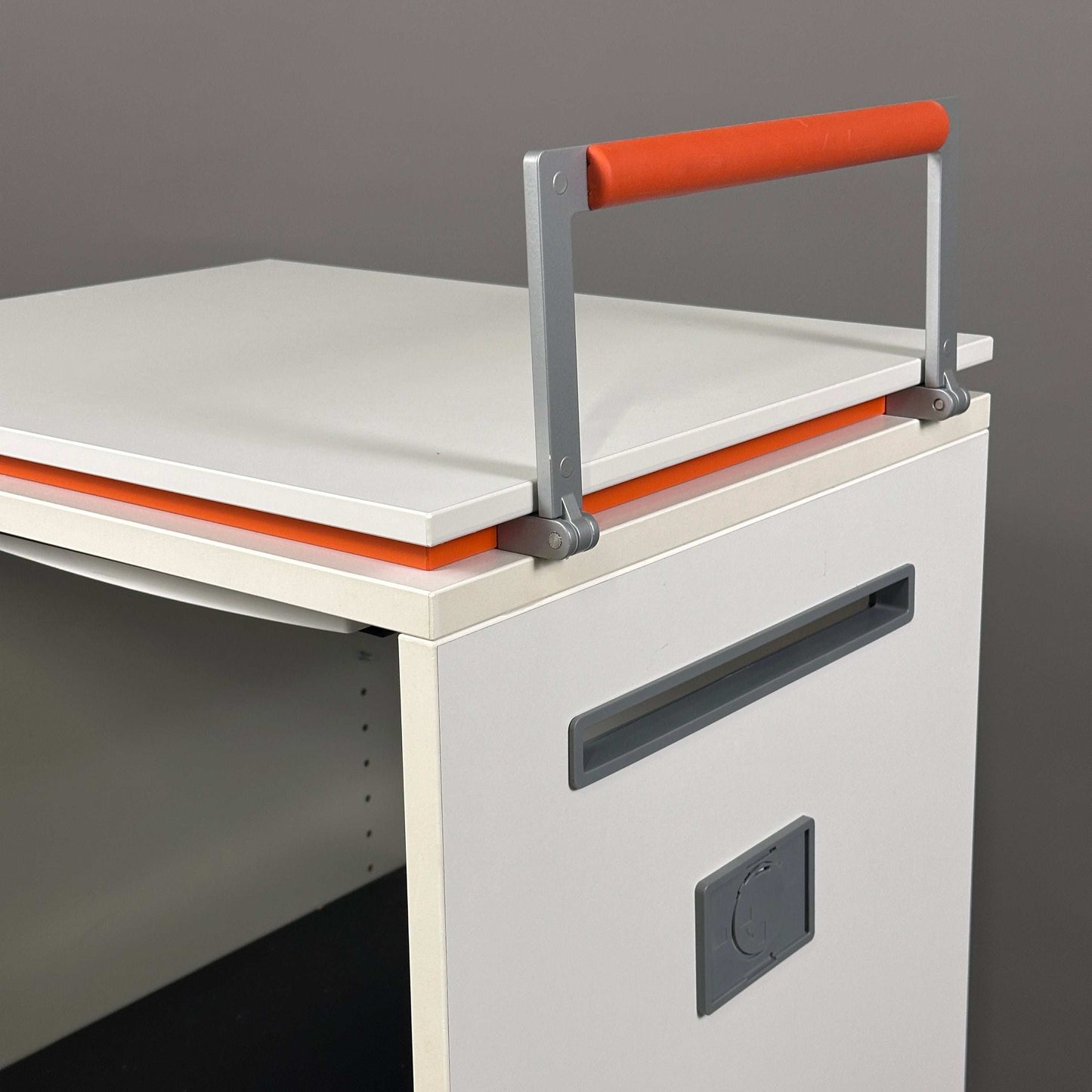 Steelcase Aktencaddy Rollschrank Moby 2 weiß orange mit Briefeinwurf und abschließbar