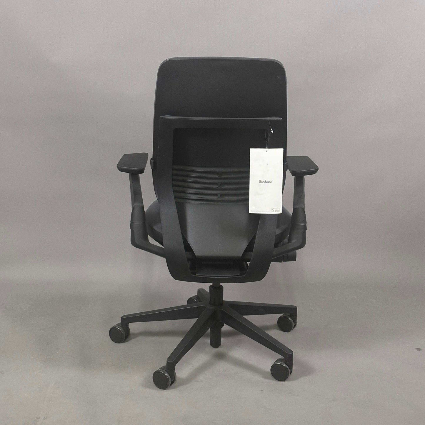 Steelcase Gesture Eco Pack Bürostuhl anthrazit mit schwarzem Fußkreuz und ergonomischer Rückenlehne von hinten